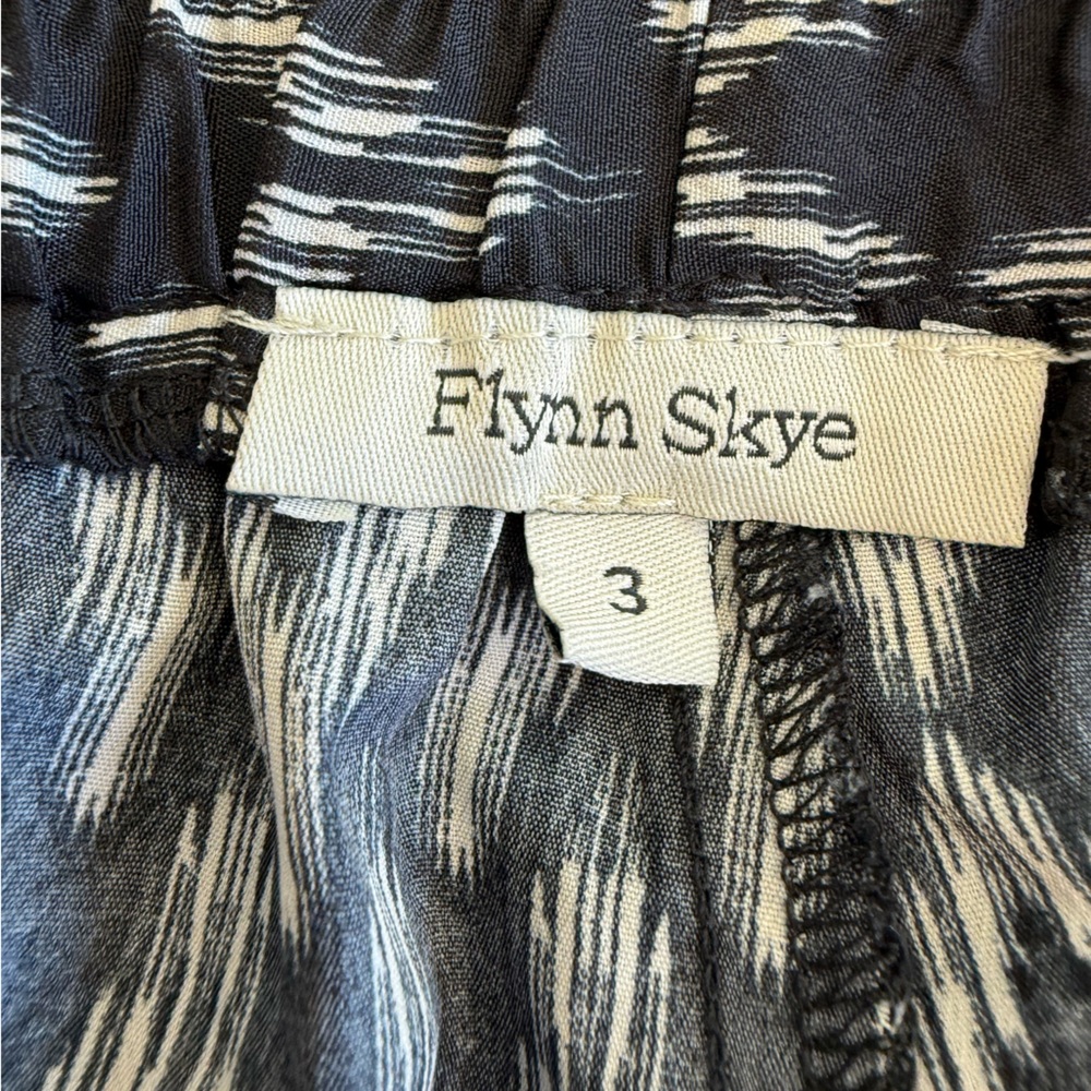 Flynn Skye Black + White Patterned Pants Size 3 - Picture 5 of 9